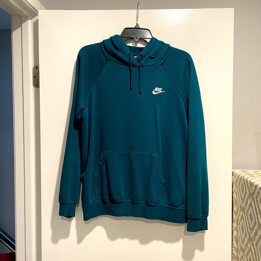 Nike Women’s Essential Fleece Hoodie